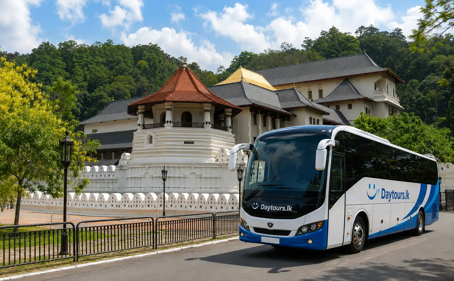Kandy Bus Tour Sri Lanka - Temple of the Tooth, Botanical Gardens & Kandy Lake
